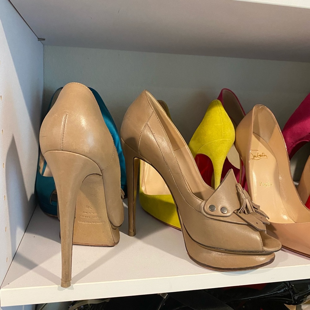 Nicholas Kirkwood tassel front peep toe heels